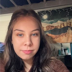 Meet your Posher, Chloe